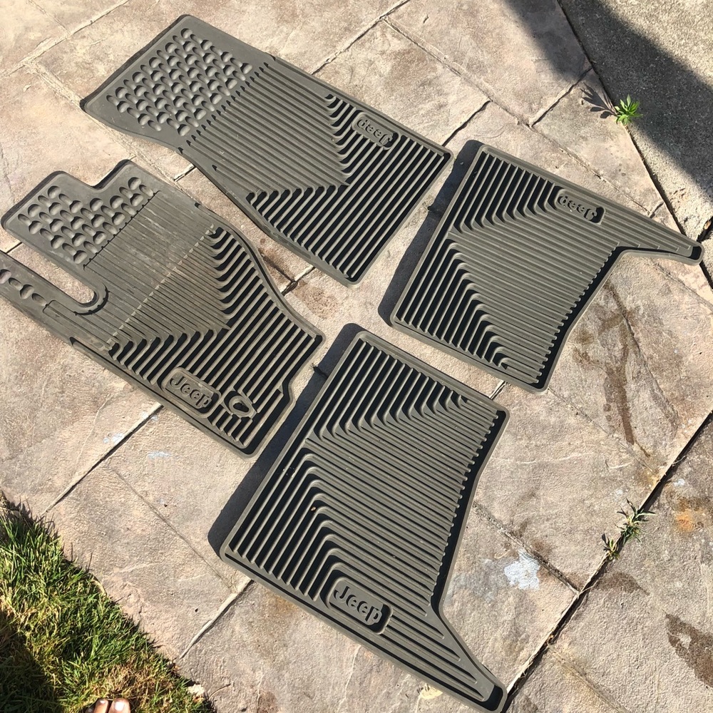 Jeep slush mats for a Grand Cherokee